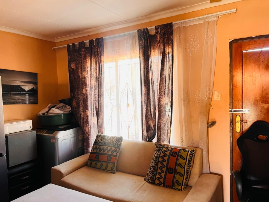 2 Bedroom Property for Sale in Geelhoutpark North West